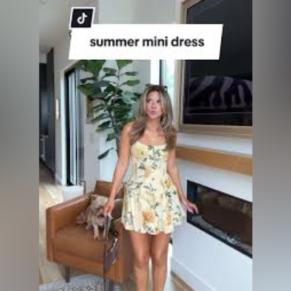 Reformation Annelise floral flare minidress in honeyglow yellow print - Picture 4 of 9